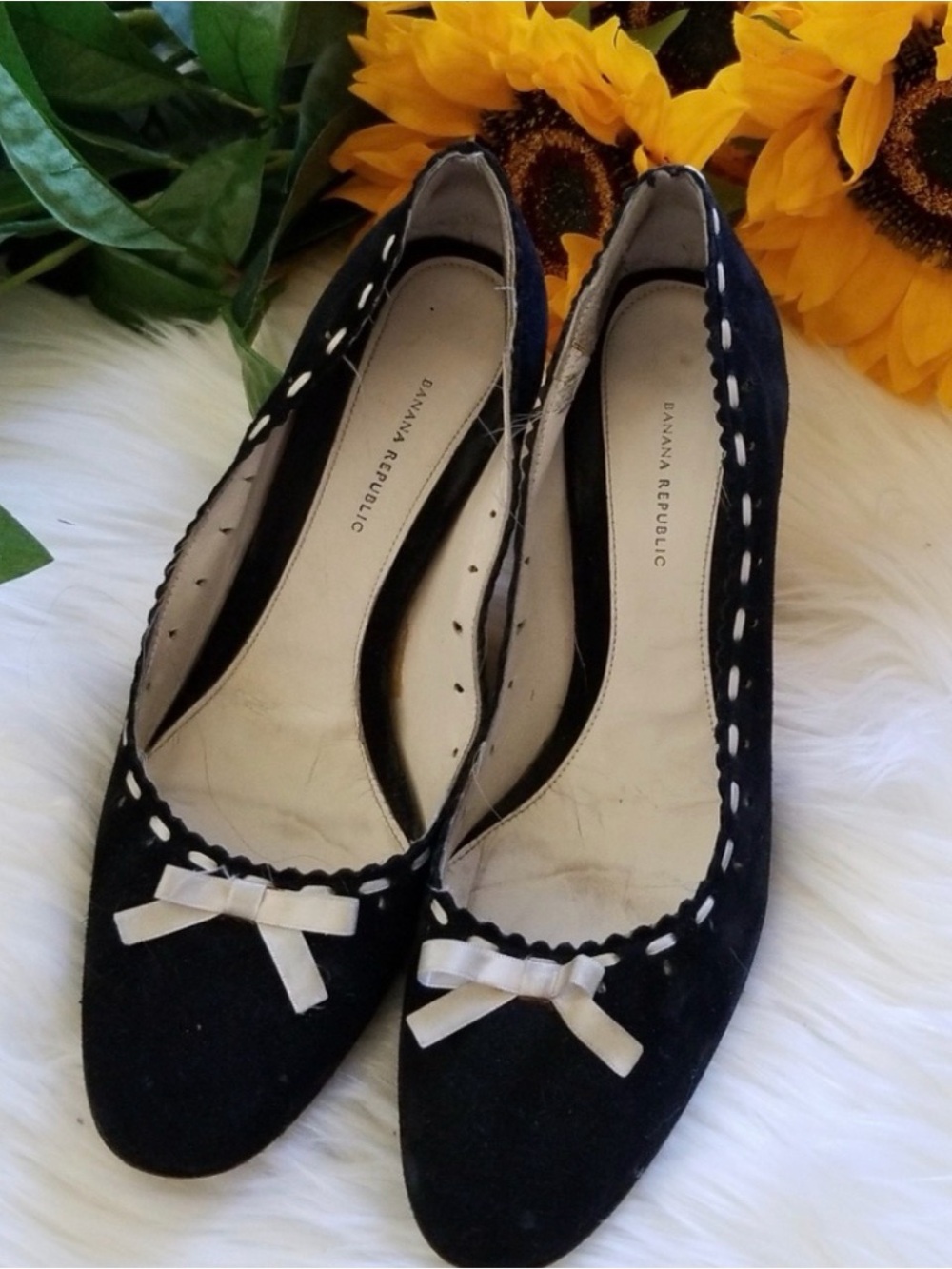 Banana Republic Black Suede Ballet Flats with Cream Bow size 7.5